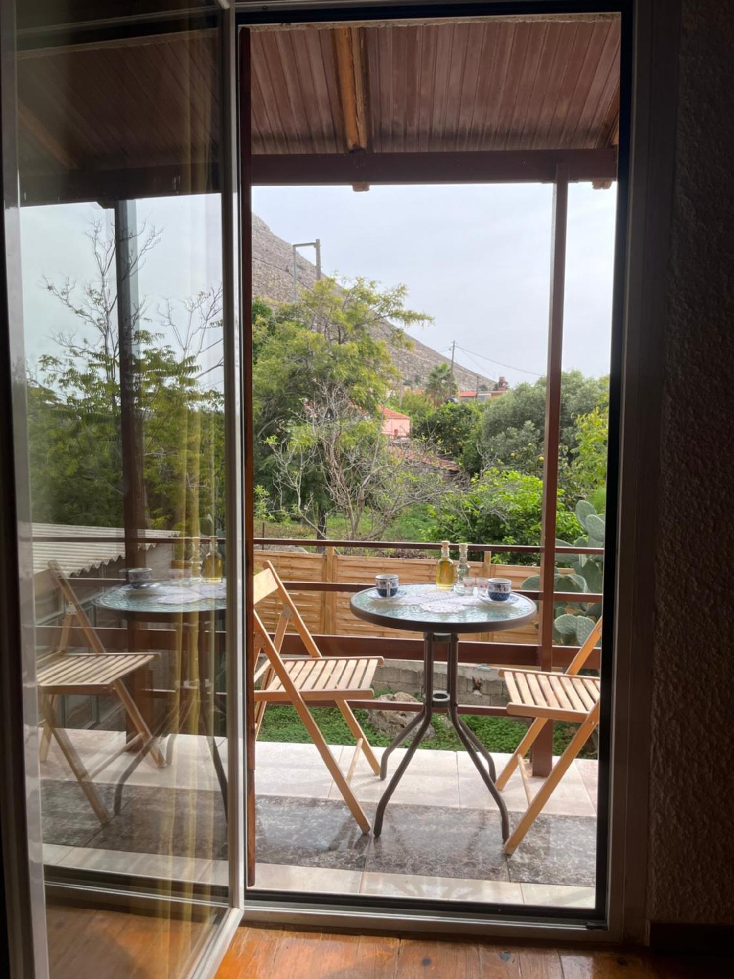 Kamera House Khordhakion Exterior photo