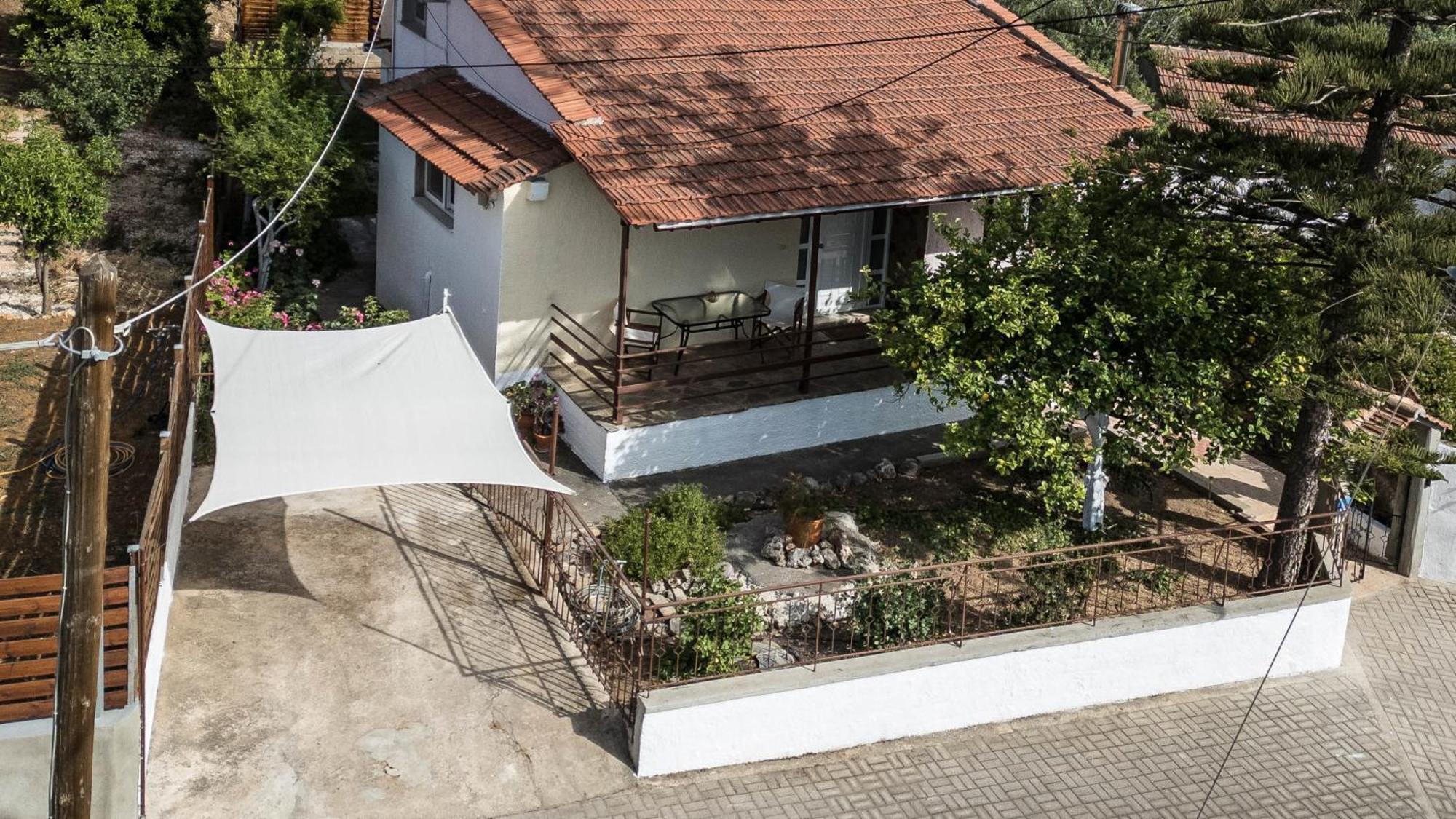 Kamera House Khordhakion Exterior photo