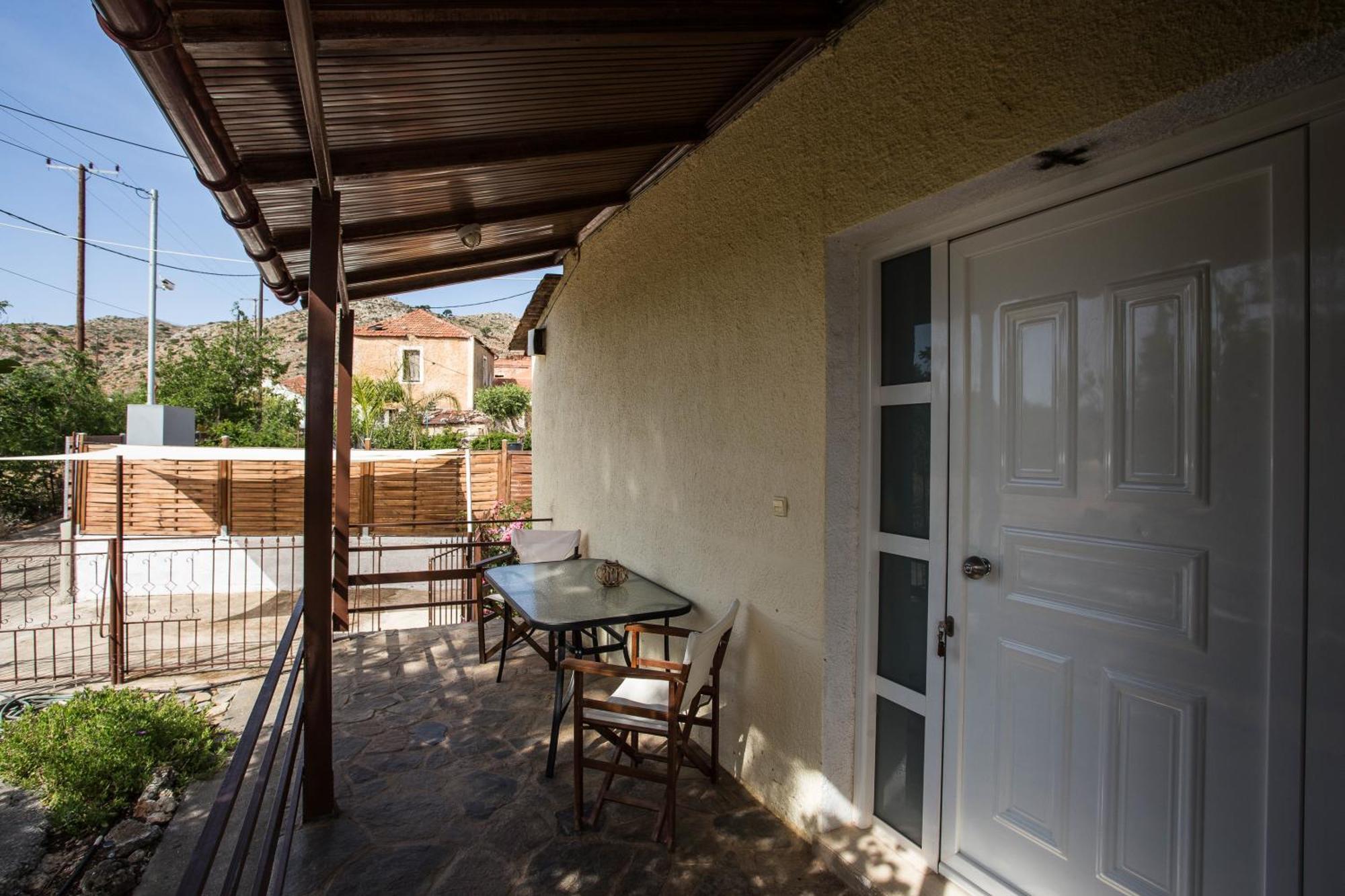 Kamera House Khordhakion Exterior photo