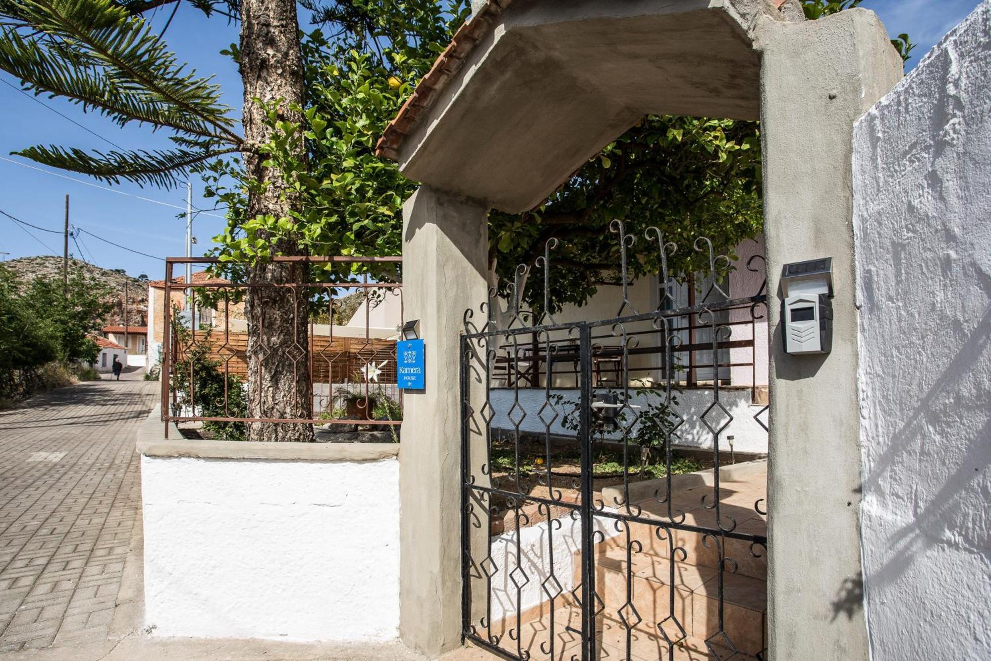 Kamera House Khordhakion Exterior photo