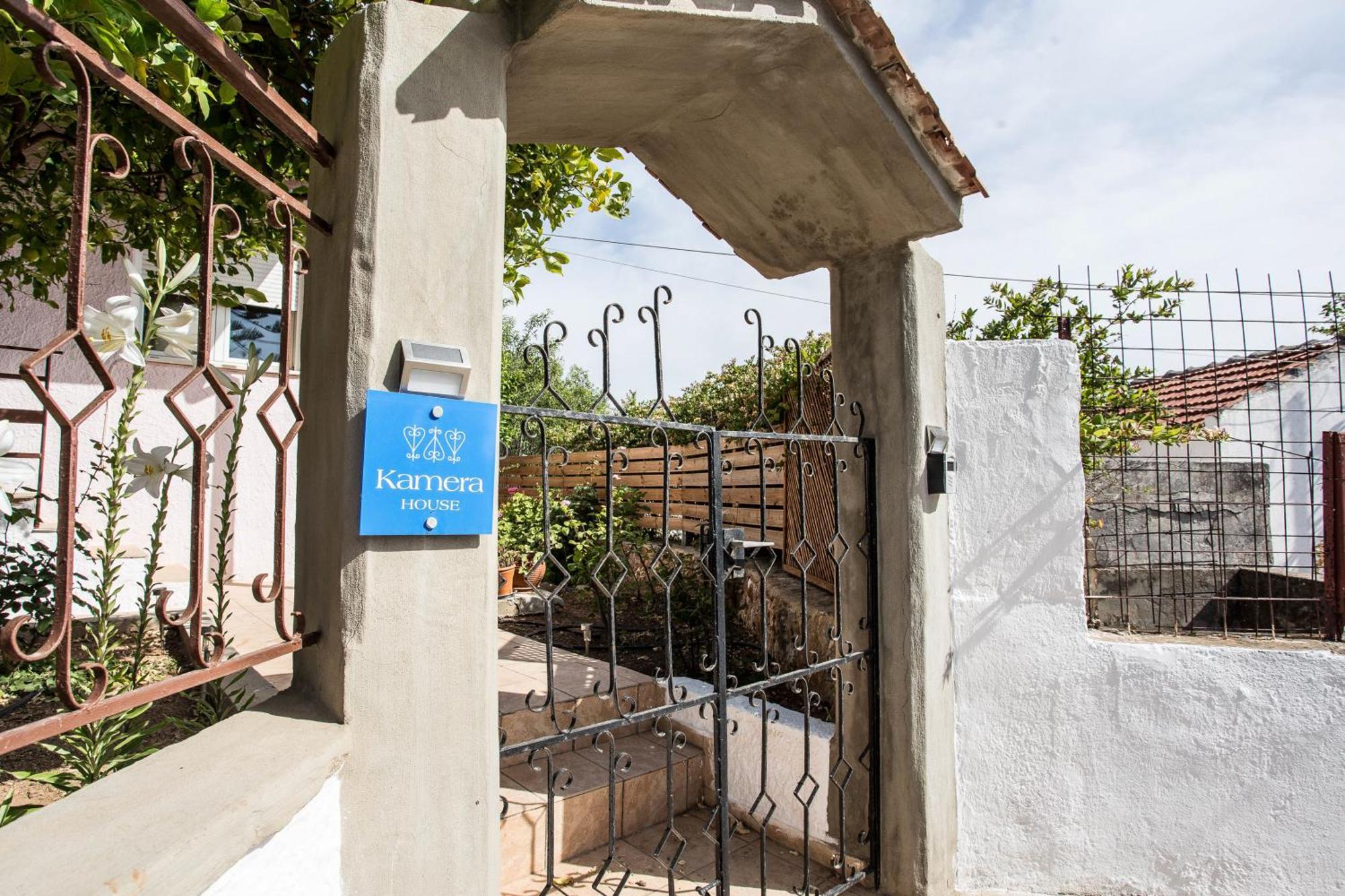 Kamera House Khordhakion Exterior photo